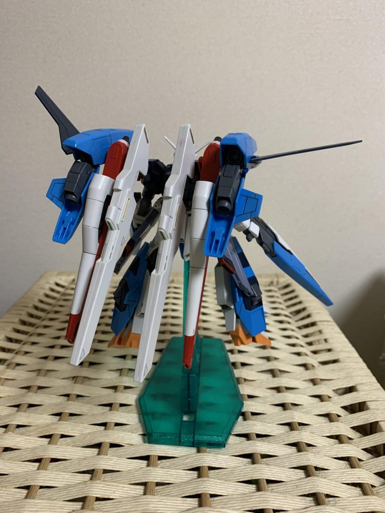 HGのDX、フリーダム、セイバー、A-Zのパーツで作りました!
フロントとリアの写真です。
ホントはスタンド無しの立った状態の写真を撮ろうとしましたが……
自立しませんでした(^O^)
背面がEX-sみがある気がする…
EX-sって大文字小文字のところってこれで合ってるんですかね?
ガンダム警察に怒られそうw
