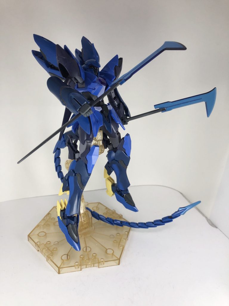 元はギラーガスピア。逆手に持つとビーム発射機構内蔵のスピアとして使用可能。