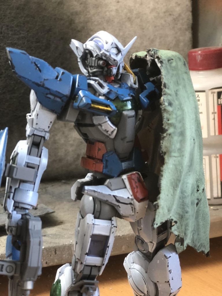 黒サフ〜シリコンバリア〜本体色の順に塗装して、組み上げてから塗装剥がしをしました