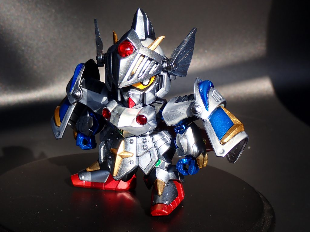 目の部分はシールを使わずに描いてみました。初の試みでしたが、思ったよりはうまく書けたかなと思います。