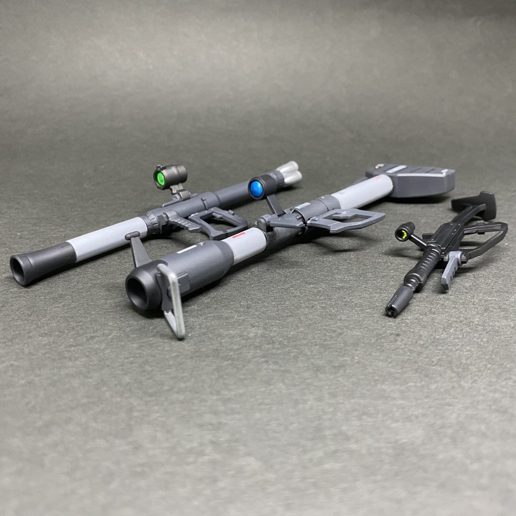 銃火器類。
バズーカは単色だと味気ないので、塗り分けしました。
またスコープはメタリック塗装やオーロラフィルム貼ったりHアイズにしたりしてます。