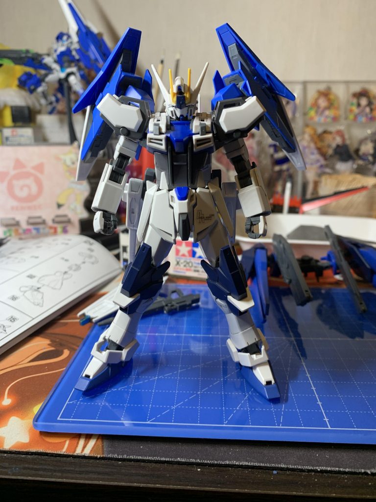 当初は作りかけであったミキシングガンプラの頭も流用していました。