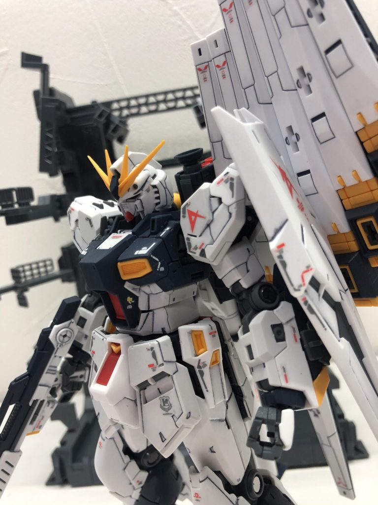 やはりνガンダムはこの角度からがカッコイイ♪
