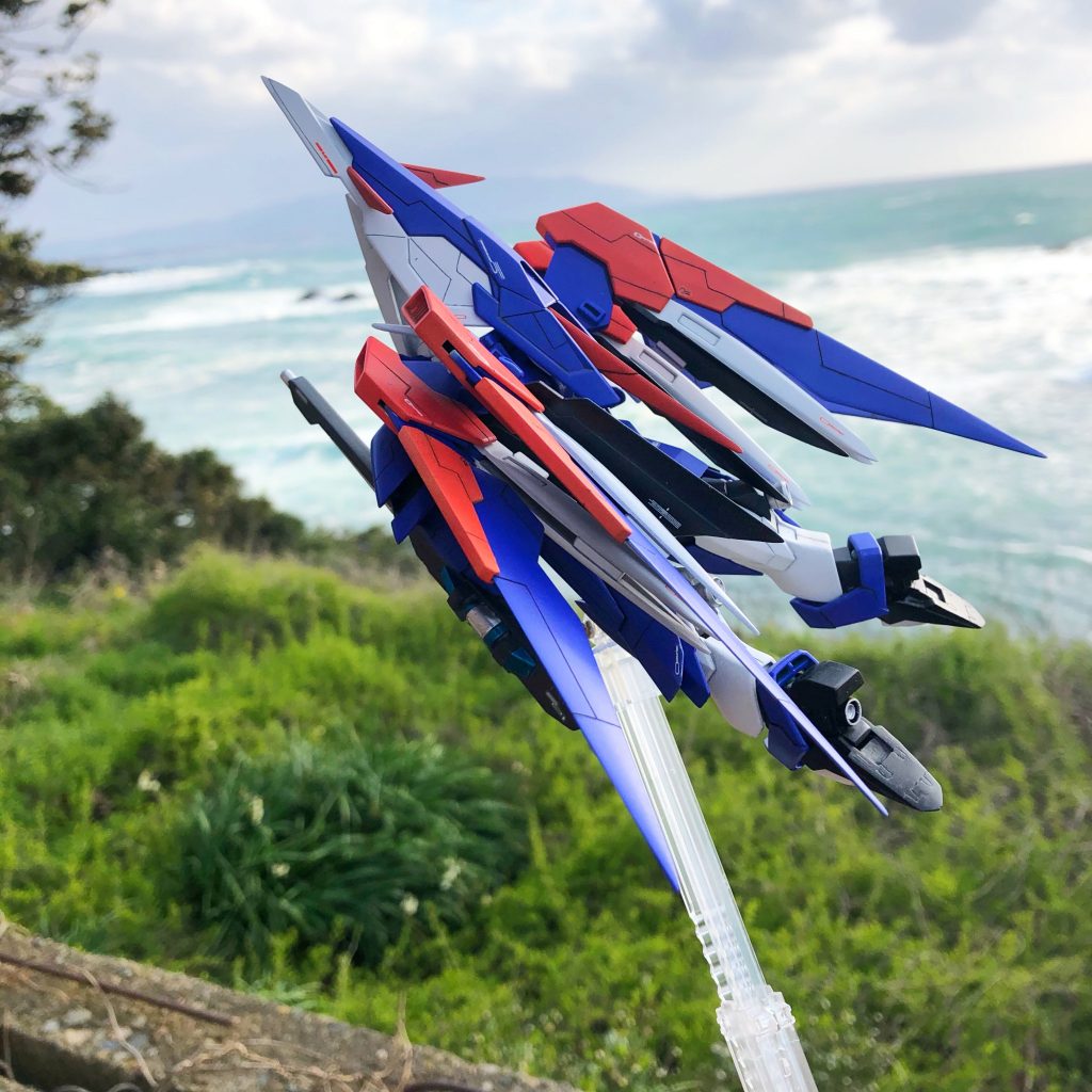 変形機構はそのままに。羽が増えてごついです。