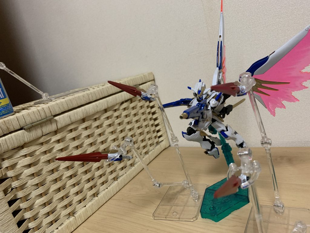 後ろのGNソードⅡビット展開