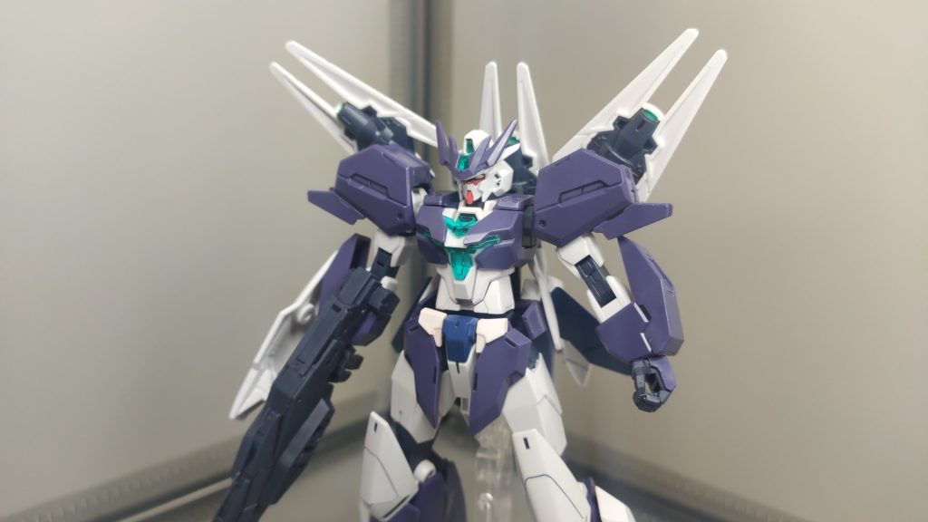 最初は悪人顔のガンダムっぽいイメージ
だったのですがアニメでヒロトが
「そこかーー!」のシーンで一目惚れしましたね。