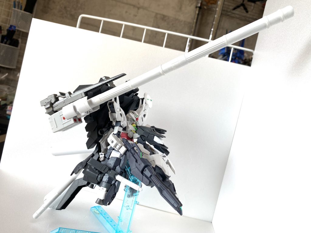 戦艦並みの攻撃力を付加させる為に超大型化したビーム砲