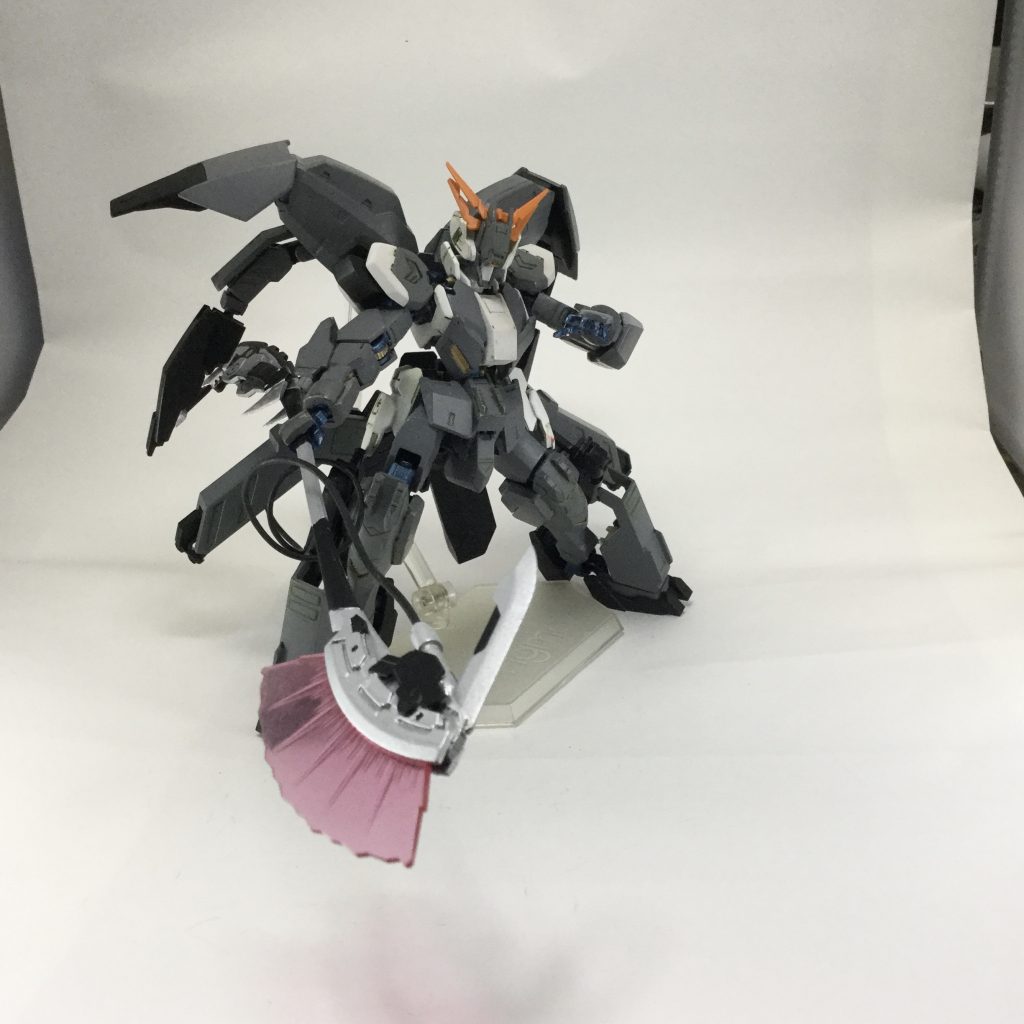 削れた装甲にビームアックスで内側を焼き切る