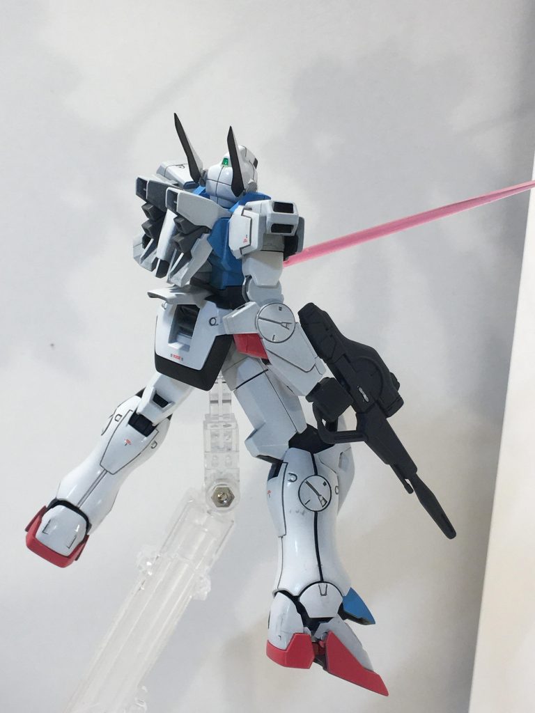 ヘキサの耳?アンテナは結構大きめに作りました。Vダッシュには純正のヘキサヘッドが付属する様ですが、どうも劇中イメージと違うと感じてました。