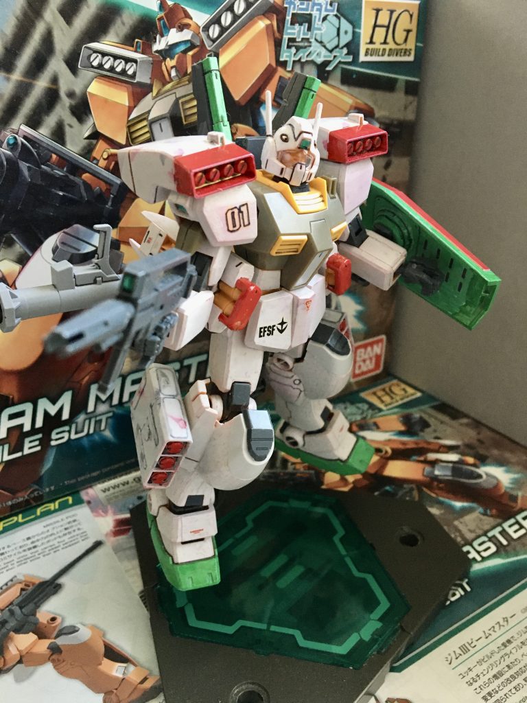 ジムⅢ ビームマスターのビールライフルはセンサーのシールのほうは通常のジムⅢと違ってないと思いますので、
センサーの部分のシールの余った部分から実際にセンサーの大きさを図り、作りました。