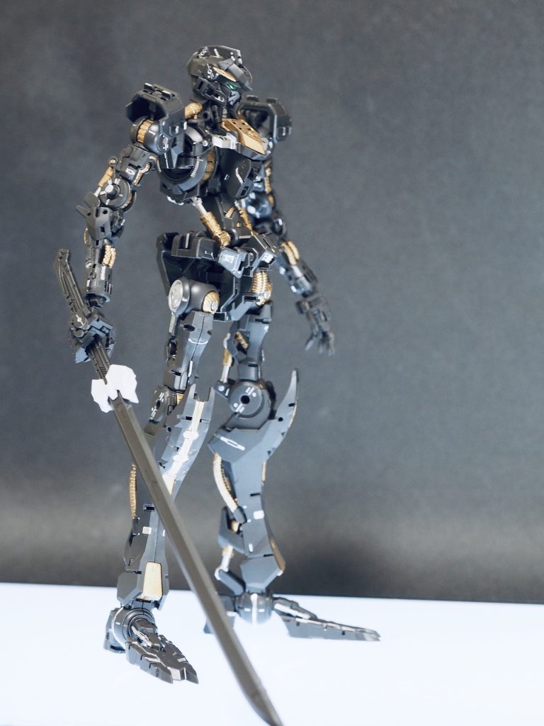 使ったのはガンダムマーカーのシャインシルバーとレッドゴールドで、全てマーカー塗りです。