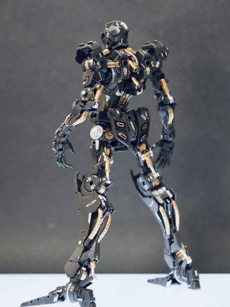 フレームを作っただけで、カッコ良かったので投稿、鉄血コンにも参加する事にしました。
「0機体目」の設定は、プロレスの「第0試合」「0試合目」の言葉から何となく思いつきました(^^;