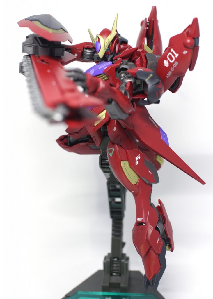 シールドはチェーンソーメイスと連結可能な他、