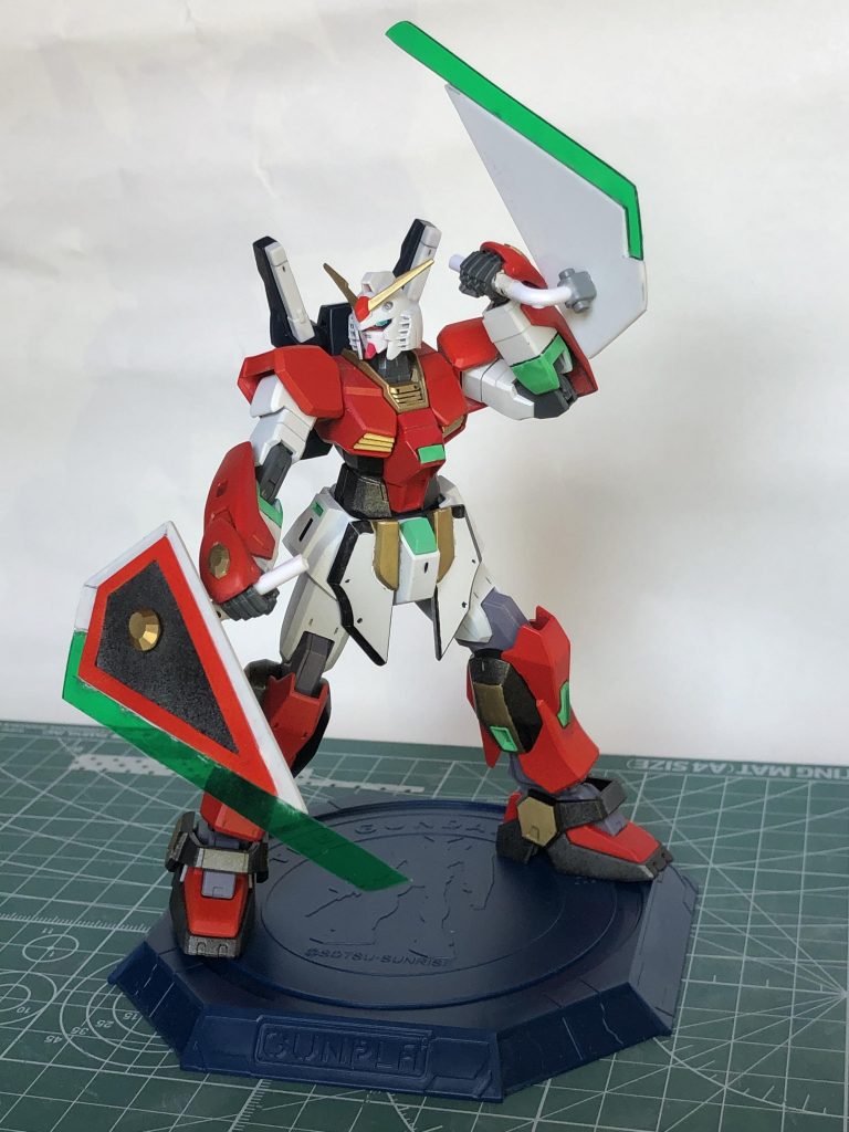 メイン武装である大型ブレードトンファー

グリップが稼働する仕様です。
左右持ち替え、ブレード部分を前に迫り出したりと多種多様な持ち方が可能となり、混戦時においても柔軟な対応が可能。