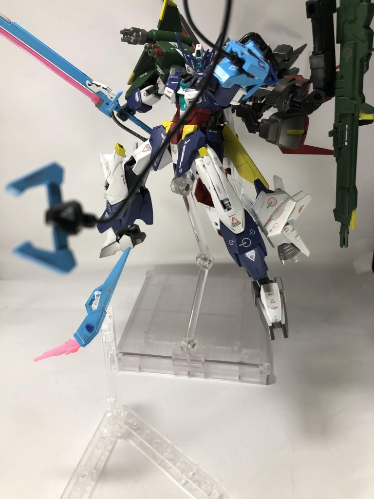 ソードの武装も全部詰め込んでます!
マウントする都合でめちゃくちゃシュベルトゲールの塗装が剥がれました……
辛いです……
