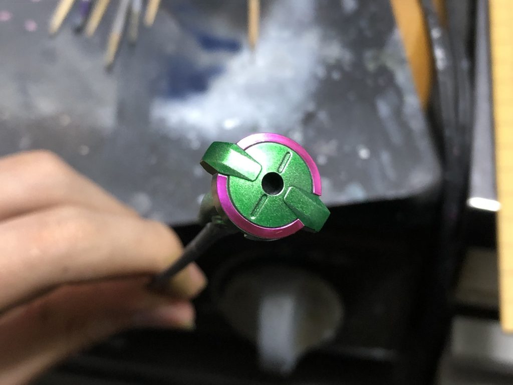 付属のシールを使用して少しでも塗り分けの負担を軽減させました。