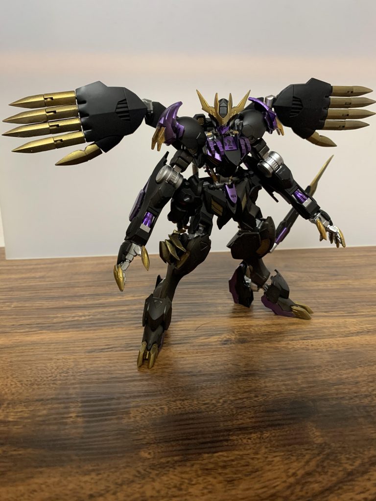 堕天形態:モードサタナエル

飛行する敵対象を殲滅する為に翼が生えた姿。その翼の脅威は飛翔よりも、自ら追い回し撃ち貫く凶弾となる機能にあった。