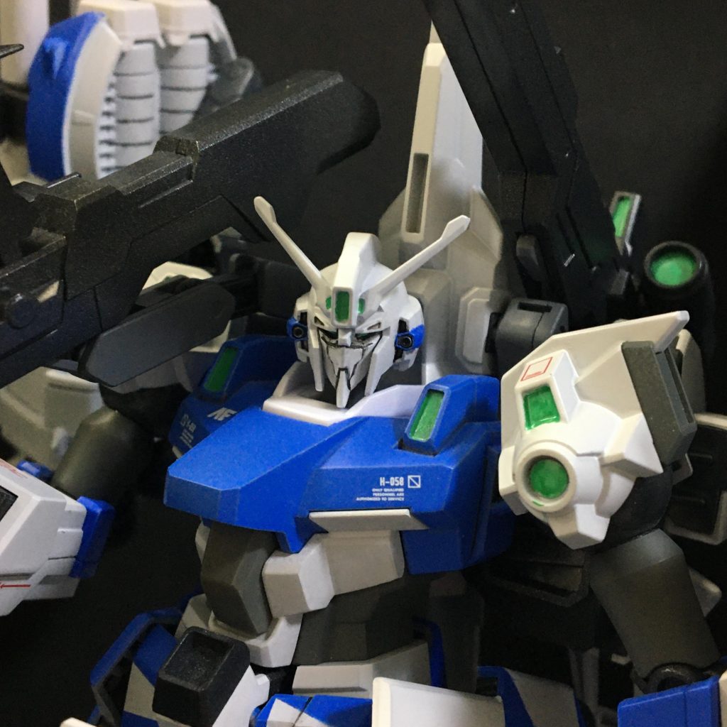 機体の設定。
『本機は過去に廃案となったとある可変MSの強化プランであったものを現在量産されている可変MSリゼルの強化に流用する為に試作された機体である。また頭部は一部が仕様変更されております。』試作機と共にアナハイムから送られた資料より。