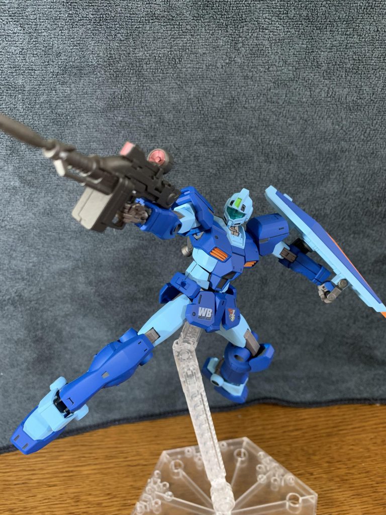 オリジン版ガンダムの取説にあった、初期型ライフルを装備したジムの設定で1枚。