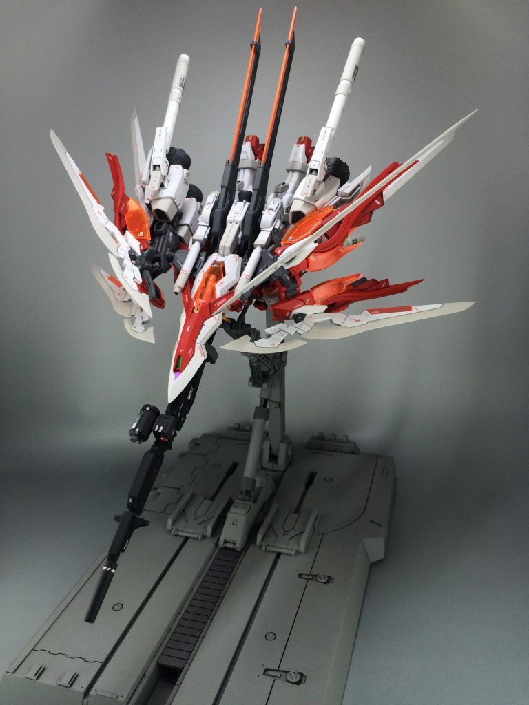 ネオバード形態です
ブレード部分にはめ込んでいるクリアパーツは、ゼロ炎のランナータグを削って磨いてクリアプラ板として成形したものを切り出して作りました