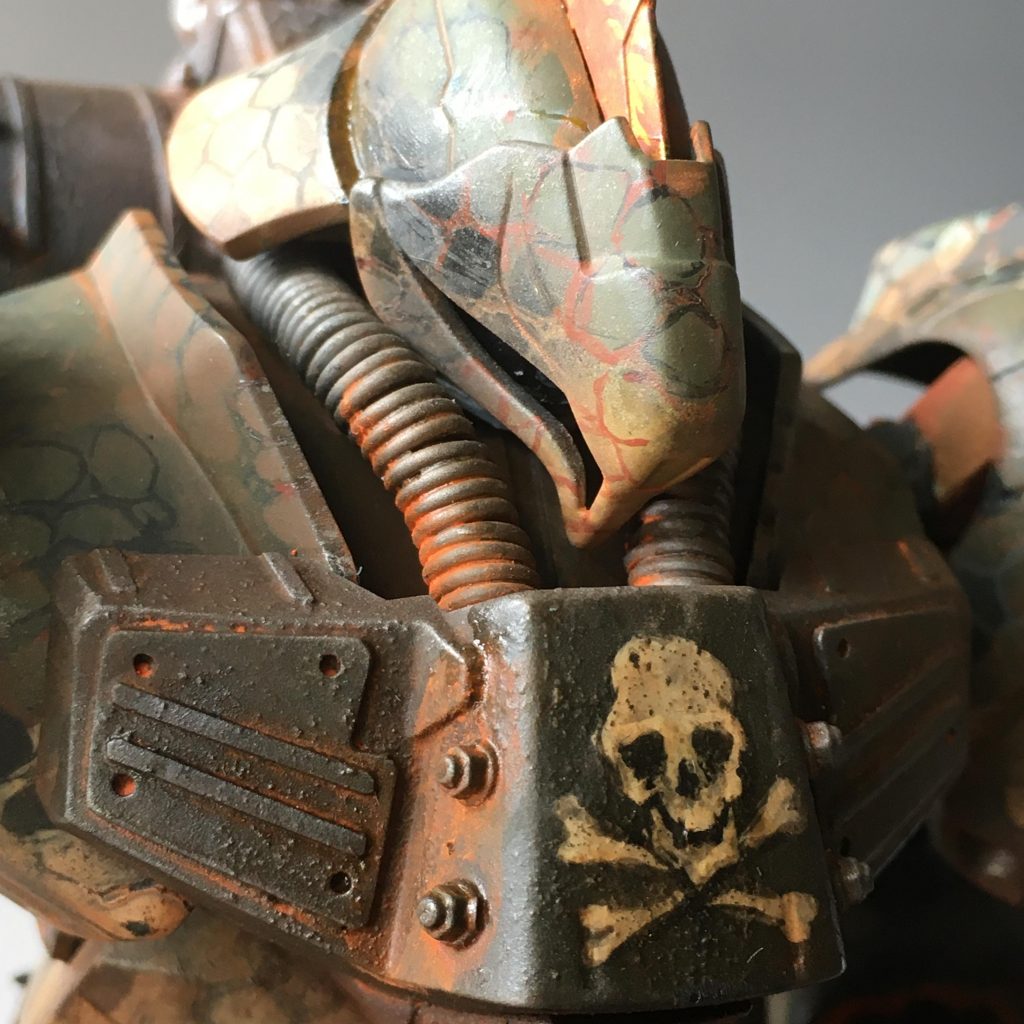 頭部付近アップ
胸の髑髏は手描きです。