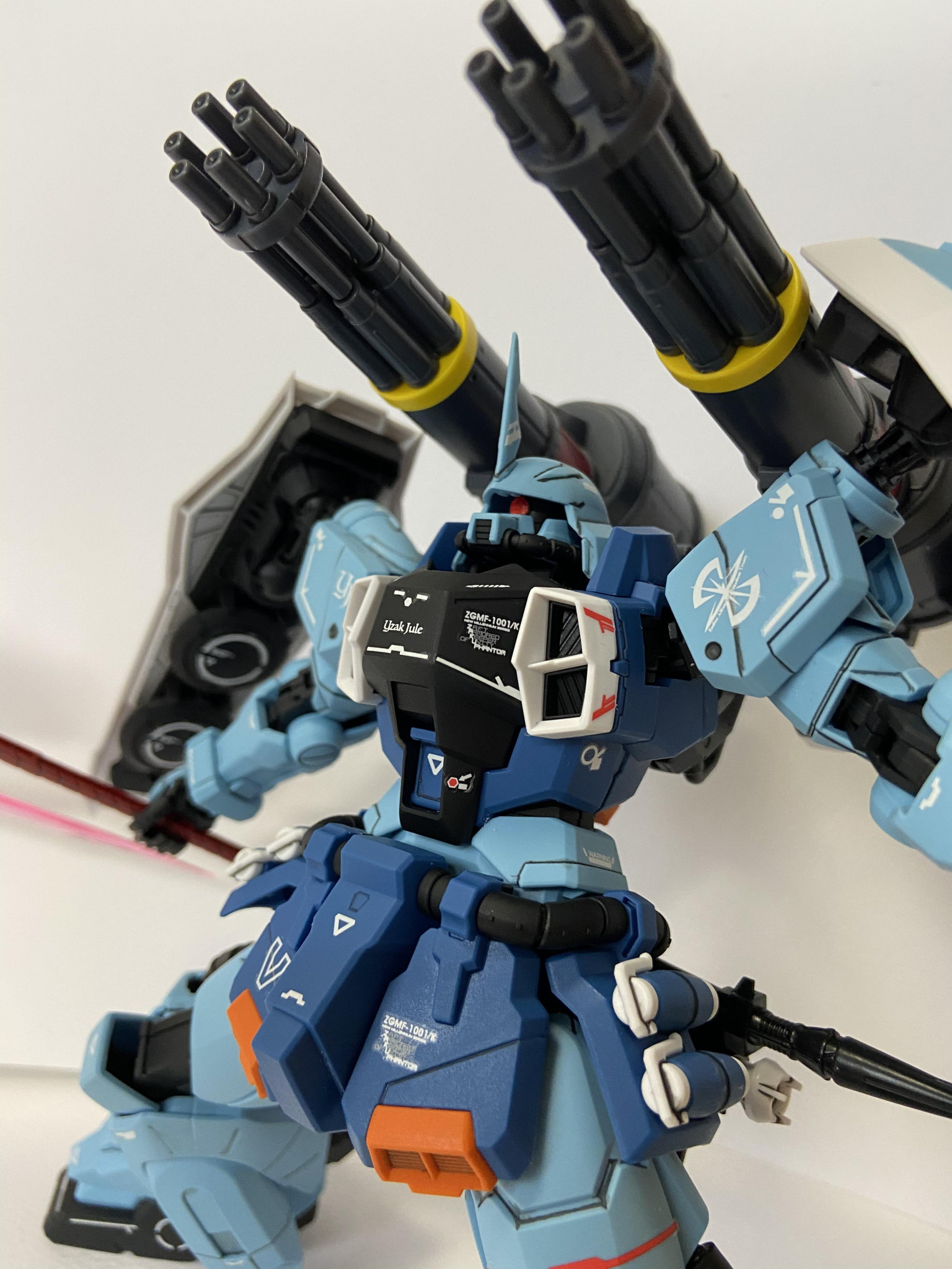 MG 1/100 スラッシュザクファントム イザーク・ジュール専用機｜あの 