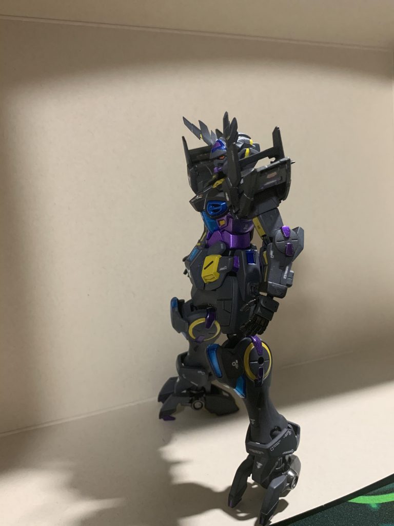 側面
アンテナは、バンシィのものを接着してます。