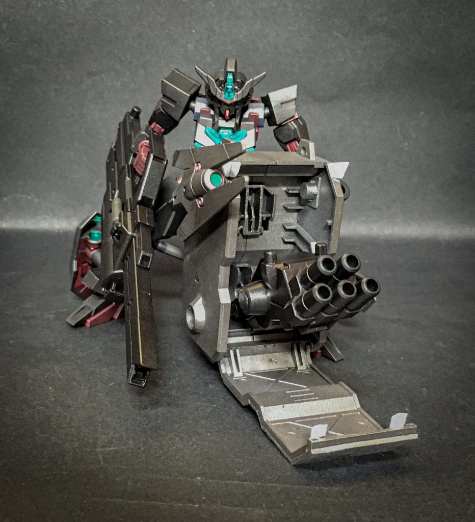 コアガンダムb &カノンポット
コアガンダムbの場合背に装備されているが、そのままでは発射時に狙いをつけ逃げ難い為、ポットを地面に置き専用の発射態勢をとる必要がある。