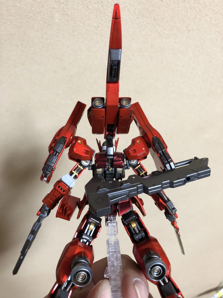 改修点をわかりやすく、スタビライザーのバーニアのディテールアップ、ふくらはぎのバーニアのディテールアップ、ハンマーのディテールアップ、右腕のケーブルのディテールアップ、本当に改修点はこれだけ、本当に良いキットでした。