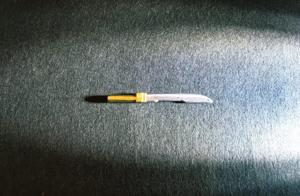 【秋田藤四郎吉光】
山城国京洛に栄えた刀工集団・粟田口派でも屈指の名匠と誉れ高き、藤四郎吉光が鍛えた七寸四分の短刀。
秋田実季帯刀と伝わる。
現:重要文化財、京都国立博物館蔵