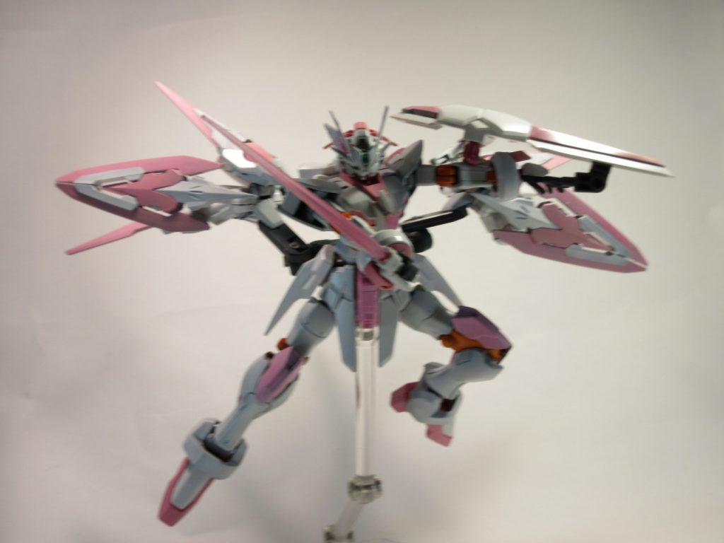 ビームサーベル
シールドにマウントされた近接格闘武装
少し短めの刀身をもち取り回しに優れる
なお機体コンセプト上この武装を使うこと自体が追い込まれているということになることから滅多に使用されない。