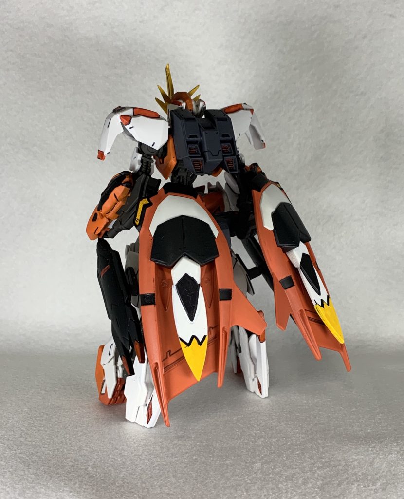 厄祭戦時代の技術を完全に再現することが不可能なため、一部は現代の技術で賄われている