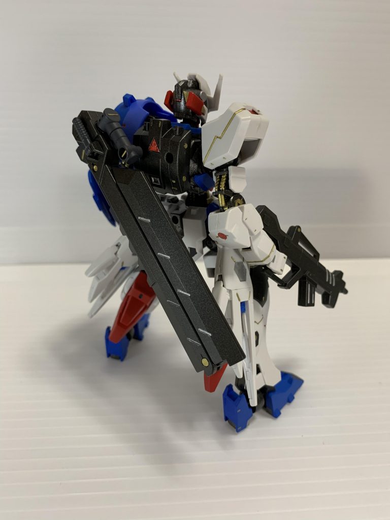 左肩はワンポイントとして1パーツだけ他より青を薄くしてみました。