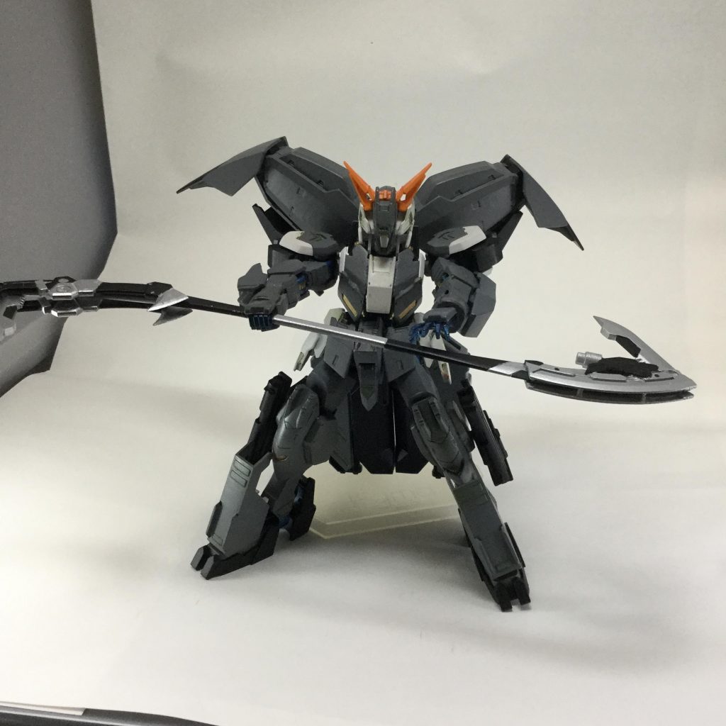 グレイブアーミー
打撃、斬撃、刺撃など多様な状況に対応出来る武器