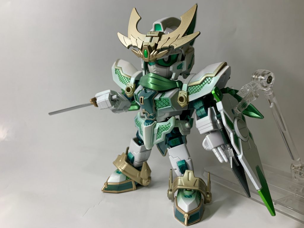 写真だと細かい粒子のパールは判りづらいですね