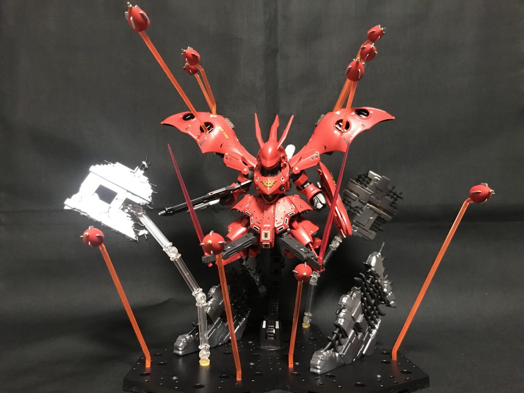 更に3ミリ透明プラ棒でファンネル用エフェクトを作って、オールレンジ攻撃状態も再現しました。