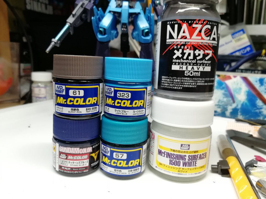 使用した主な塗料です。ライトブルーがめっちゃ好きです