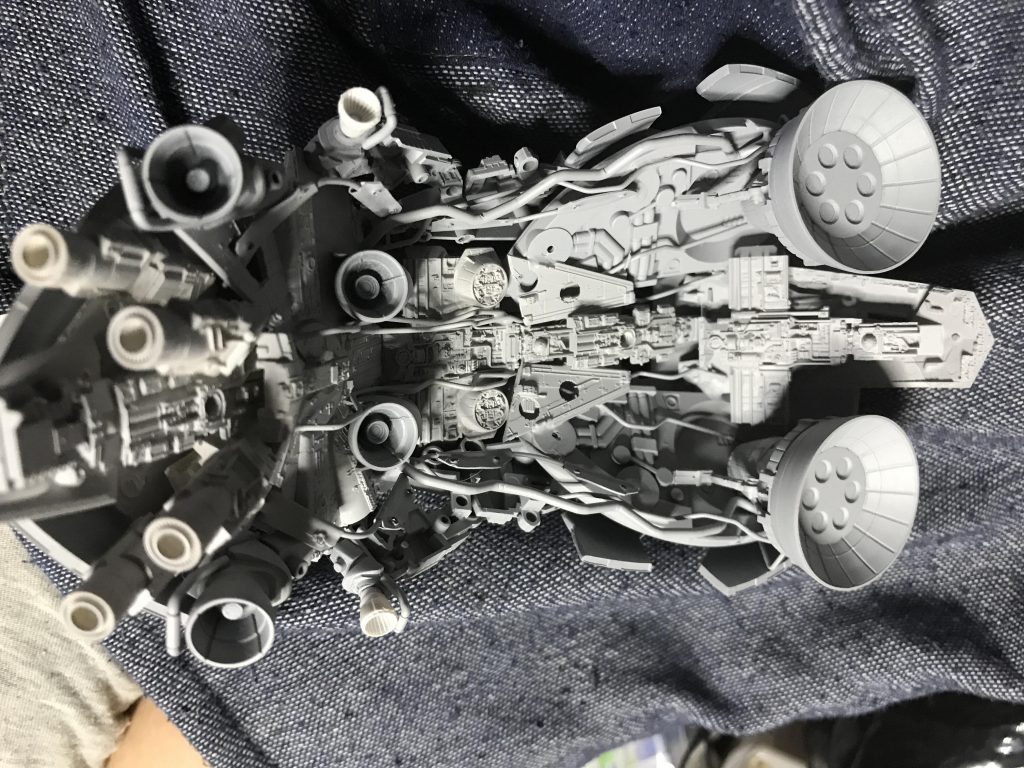 下部より。ゴチャメカとパイピングで密度増加。