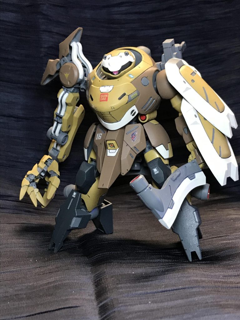 ナタホークブーメラン。
ハンマーチョッパーのハンマー部分を推進器に改造してますが、劇中でもロケット噴射回転飛翔してましたな。