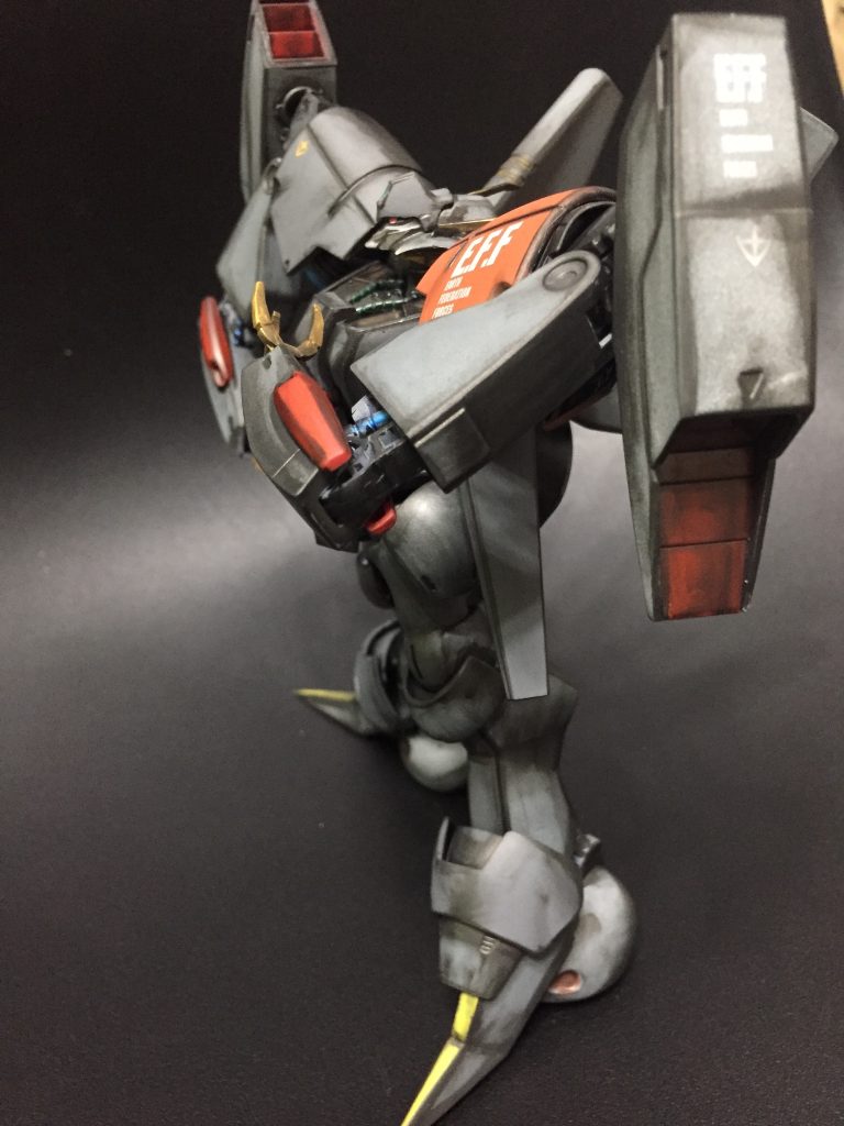 機体のプロポーション、ディテールのカッコ良さのお陰で一晩の突貫仕上げをも感じさせない、そして改造無しでも存在感のあるキットは大変お勧め出来ます。