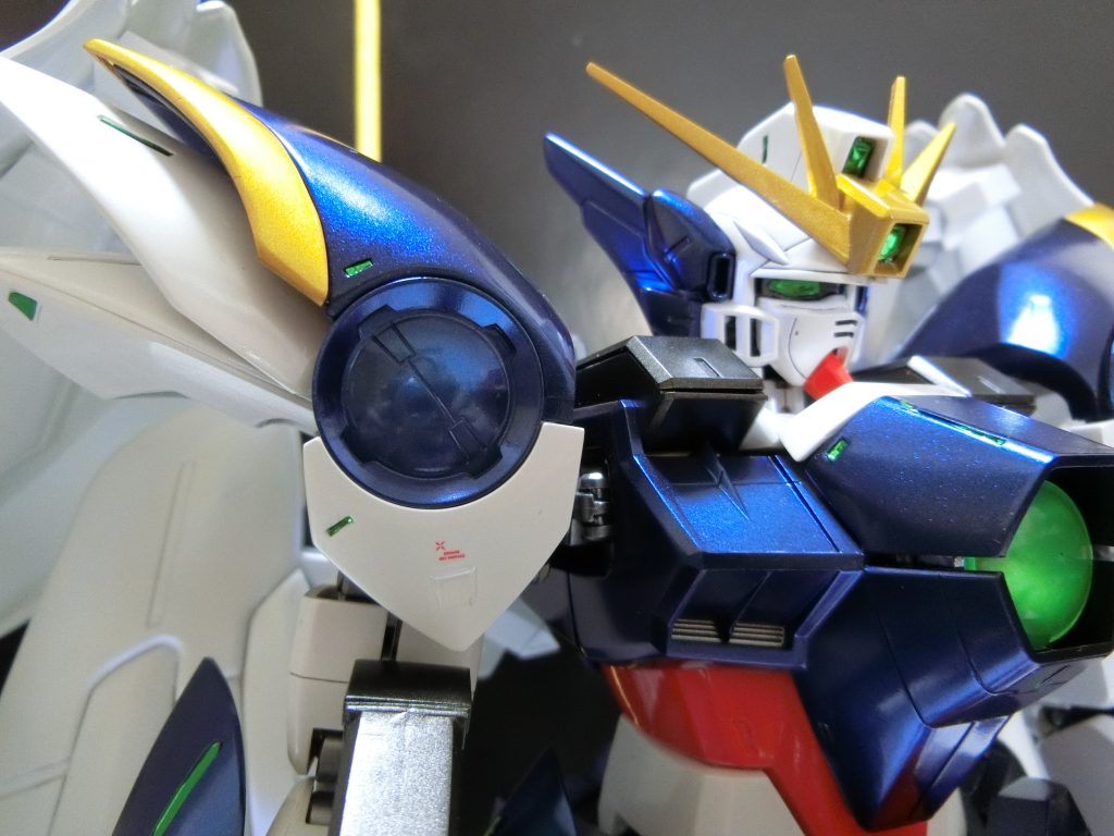 黒下地のサファイアブルーの輝きがとても好きです