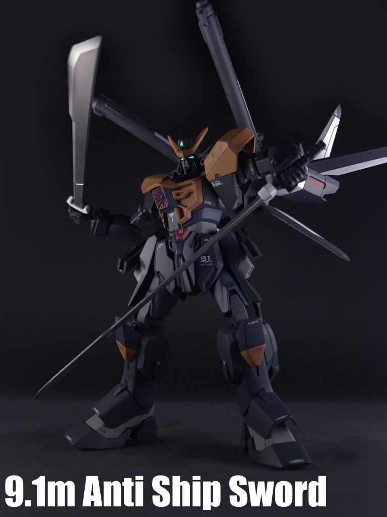 「9.1m対艦刀」はビーム刃に次いで高い切断力を誇る対艦刀です、ここでは独自設定として「DPX-D30融除剤ジェル」を用いた「ラミネート装甲」と同様の加工を施しており、ビーム刃と切り結ぶ事が可能となっています。C.E.73年にはビーム兵器が一般化しており、通常の「9.1m対艦刀」ではビーム刃に切り裂かれてしまう為です。大ぶりの対艦刀を二振り構えた姿はソードカラミティを彷彿とさせます。