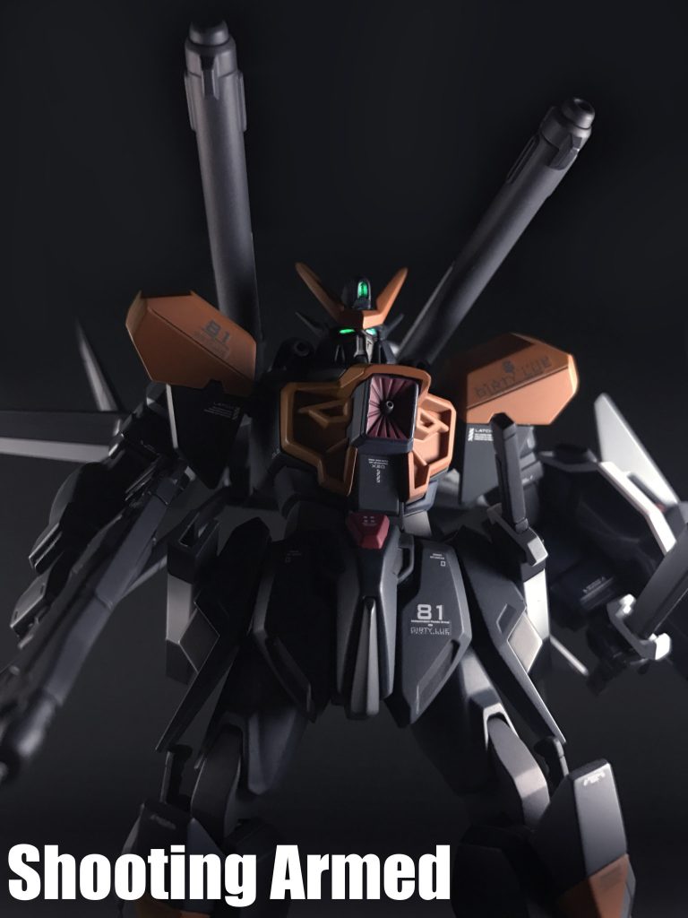 「I.W.S.P.」上部の「115mmレールガン」「105mm単装砲」は「カラミティR」を¨カラミティ¨らしいシルエットへと形作っています。「I.W.S.P.」の恩恵で「砲撃仕様」の性能を存分に発揮する事が出来ます。「カラミティR」本体は「対空自動バルカン砲塔システム」が搭載されていない為「105mm単装砲」はミサイル迎撃等の機能補完をする上で重要な存在となります。