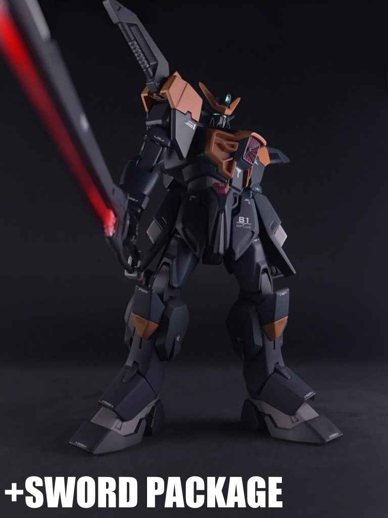 「カラミティR」の近接格闘仕様です。「リビルド1416プログラム」におけるソードカラミティとストライカーパック「ソードストライカー」のアビオニクスとFCSを利用した形態です。カラミティは見た目にそぐわない軽量機体で武装を外した状態ではストライクよりも軽量であった為、ソードカラミティでは良好な運動性を発揮したそうです。「カラミティR」においてはストライカーを換装せずとも、アビオニクスの再設定のみで距離を選ばない戦闘が可能です。
恐らくですが、「リビルド1416プログラム」で言う¨武装細分化¨とはこういった形態を指すのかも知れません。