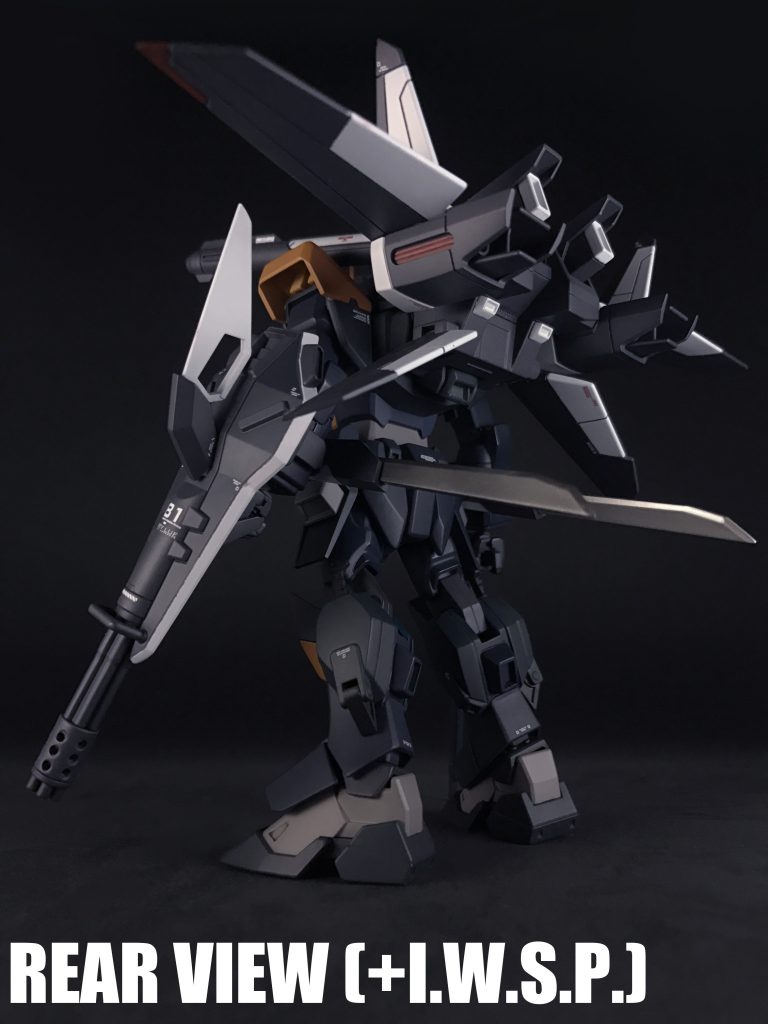 「I.W.S.P.」の不良箇所である「配置バランス」は「携行部位」を変える事で理想的な「配置バランス」をもたらします。「115mm 2連装衝角砲 ケーファー・ツヴァイ」の運用経験を活かしたアビオニクスの設定を使用する事で「I.W.S.P.」装備中に最もバランスを欠くとされる「コンバインドシールド」の左重心モーメントのスタビライゼーションを図る事が可能となり、「9.1m対艦刀」のマウントを機体腰部に変更する事で¨姿勢制御¨の副次効果を得ます。(元ネタはゲイルストライクのウィングソーの設定)
