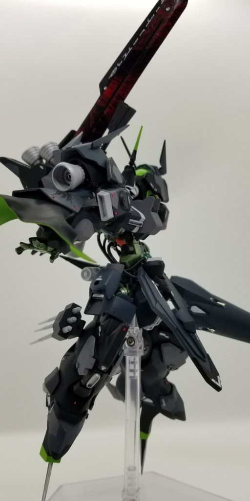 Re-dress project：現在のGBNのフィールドを鑑み、単独で行動しやすく、且つビーム兵器の影響が少ない世界観である「鉄血のオルフェンズ」の機体を素体としながら、他作品の機体をモチーフにした。結果的にこの選択は正しく、現在の異常に対処するにあたり効率的に機能していたとの報告がある。鉄血機体のフレームにモチーフとした別の機体を「着せる」「着なおす」ことから、こうした機体に(Re-dress)の二つ名を付けたものである。