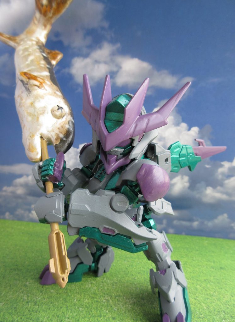 ガンプラらしく構える事も出来ます。鮎を食べてても違和感のなさそうなワイルド系で、鮎の素体になる長い得物を持ってるという事でガンダムバルバトスルプスレクスＣＳを素体にしてます。