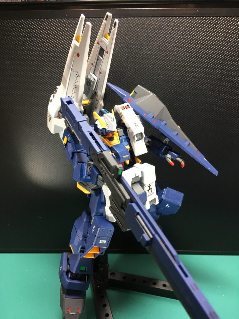 　まだトライ・ブースター・ユニットが無いのでアウスラ風に。