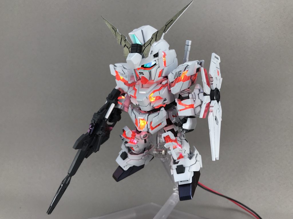 ツインアイと頭頂部カメラ、ライフルスコープはUVレジンで複製しました。
バルカンは手芸用つぶし玉つけました。