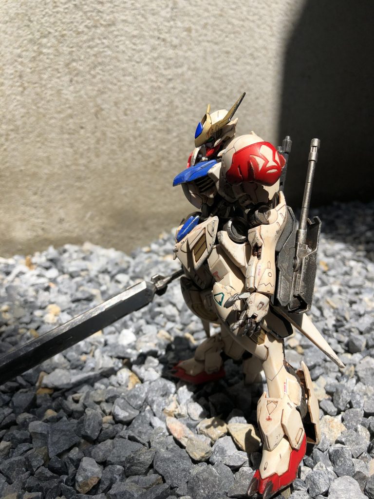 反対側はこんなですね。
腕部200mm砲のドライブラシ加減がお気に入りです。